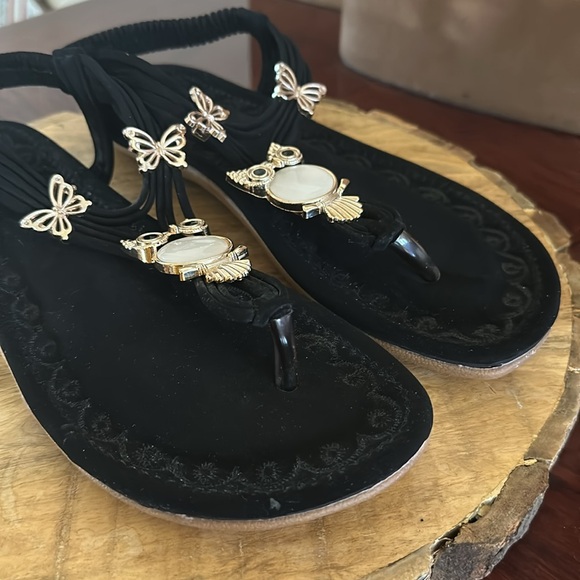 Beauty Max Women’s Owl & Buttetfly Emblem Strappy Sandals, Black - Picture 10 of 10